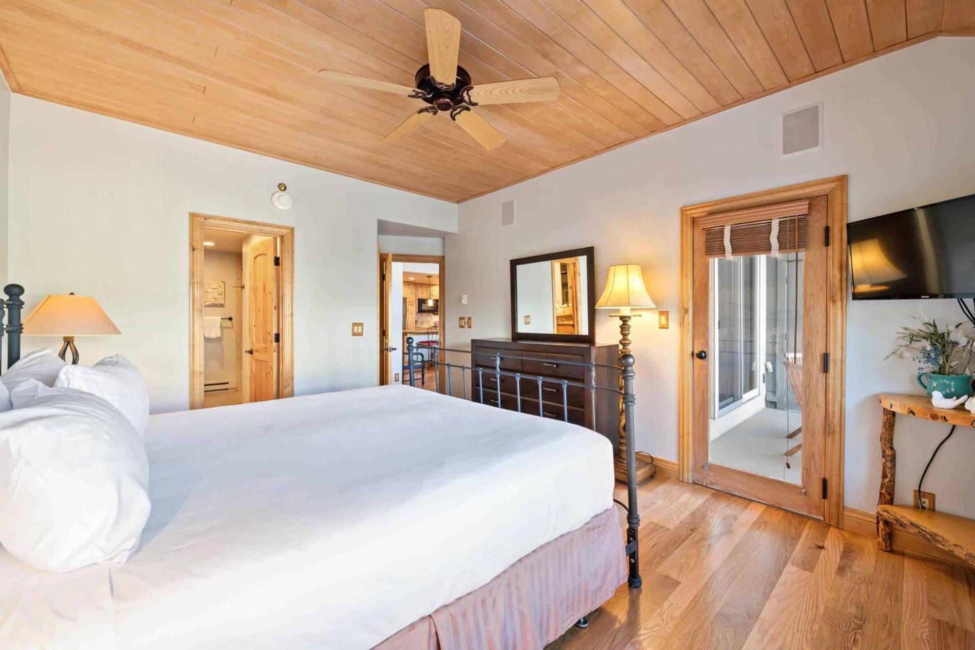 Borders Lodge By East West Hospitality Beaver Creek Exterior foto
