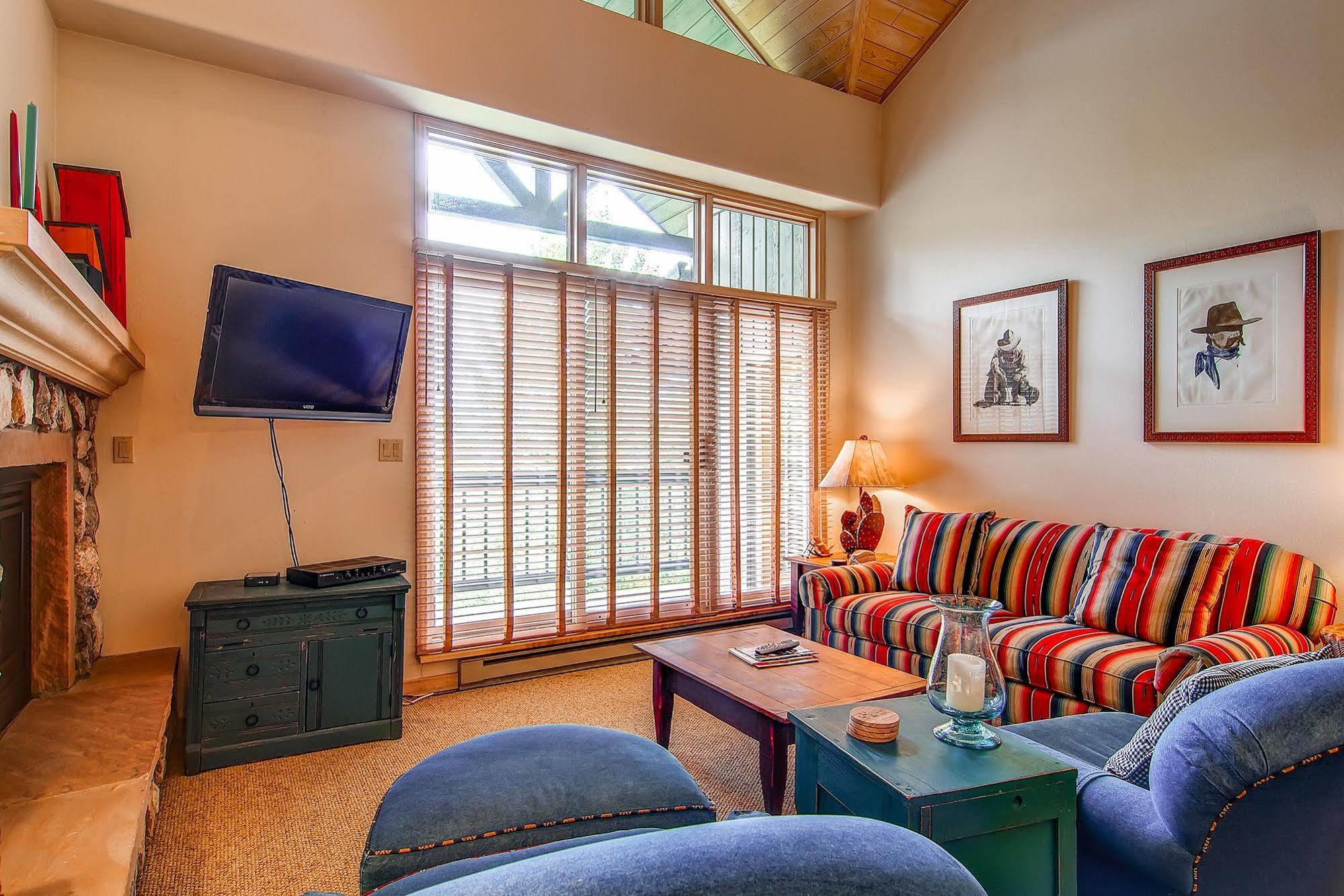 Borders Lodge By East West Hospitality Beaver Creek Exterior foto