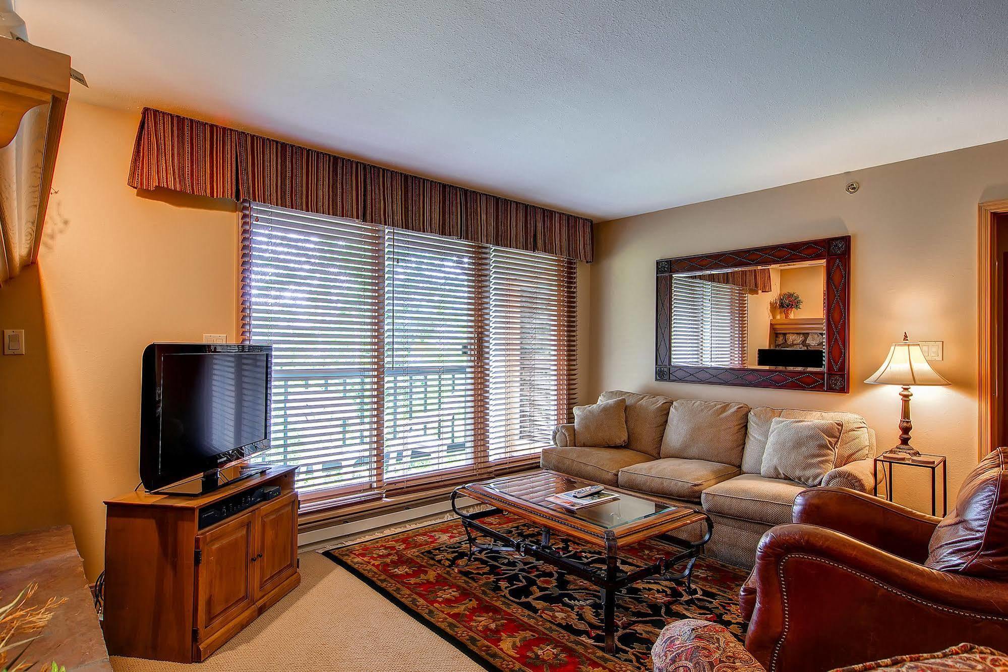 Borders Lodge By East West Hospitality Beaver Creek Exterior foto